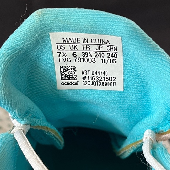 EUC Adidas women's spike-less golf shoe white/ blue/gray size 7.5 - Picture 3 of 6